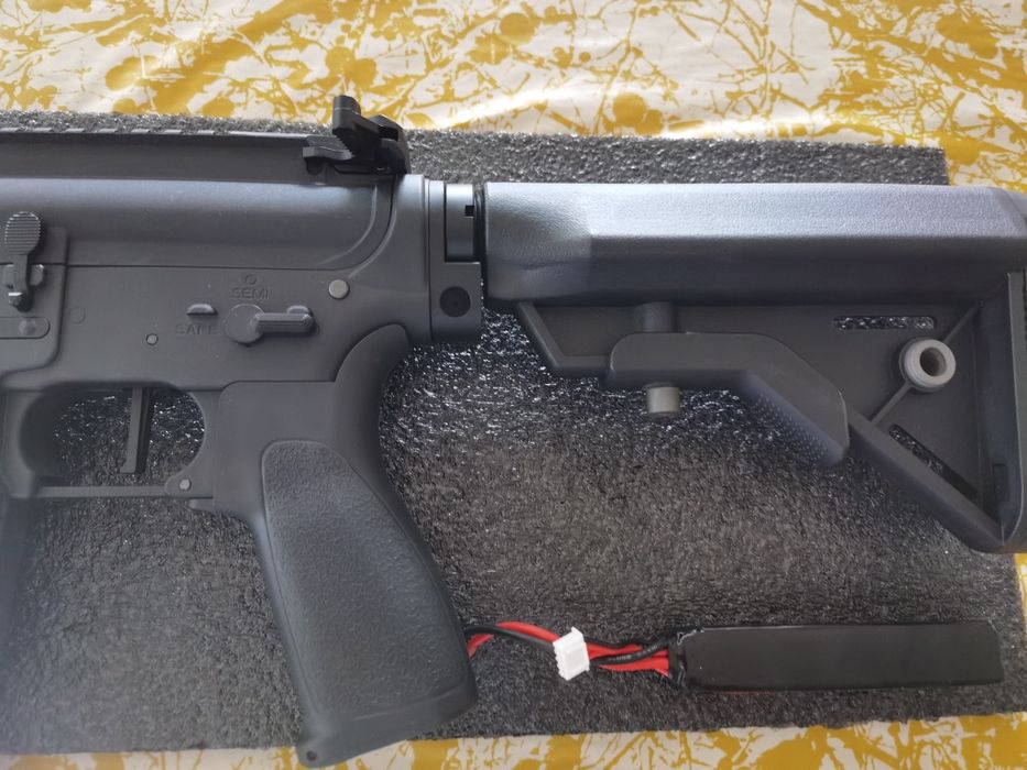 Arma airsoft M4 nova