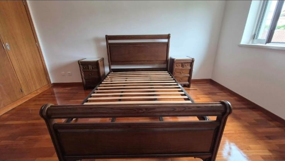 Cama com mesinhas madeira maciça