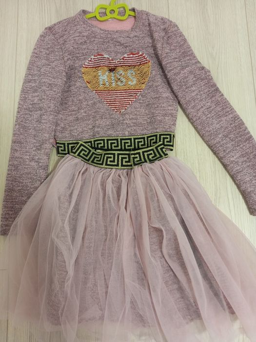 Гарний костюм для дівчинки