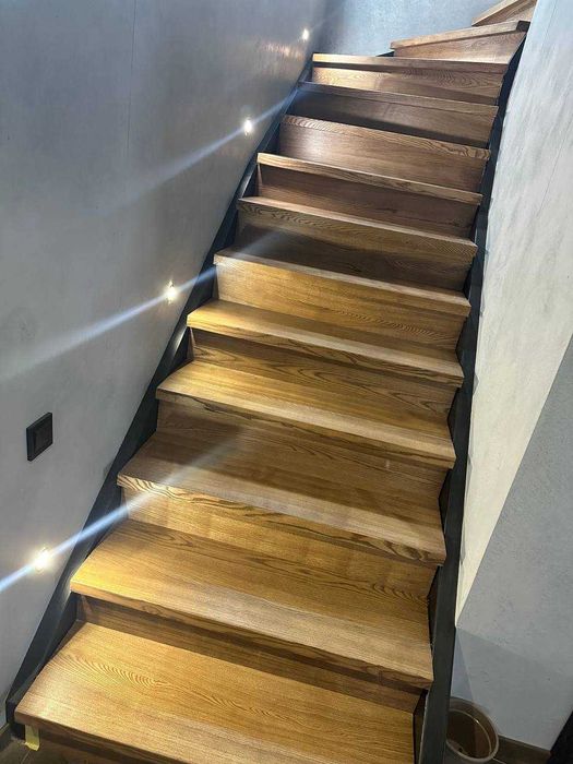 Деревʼяні сходи на замовлення–Івано-Франківськ монтаж, сучасний дизайн