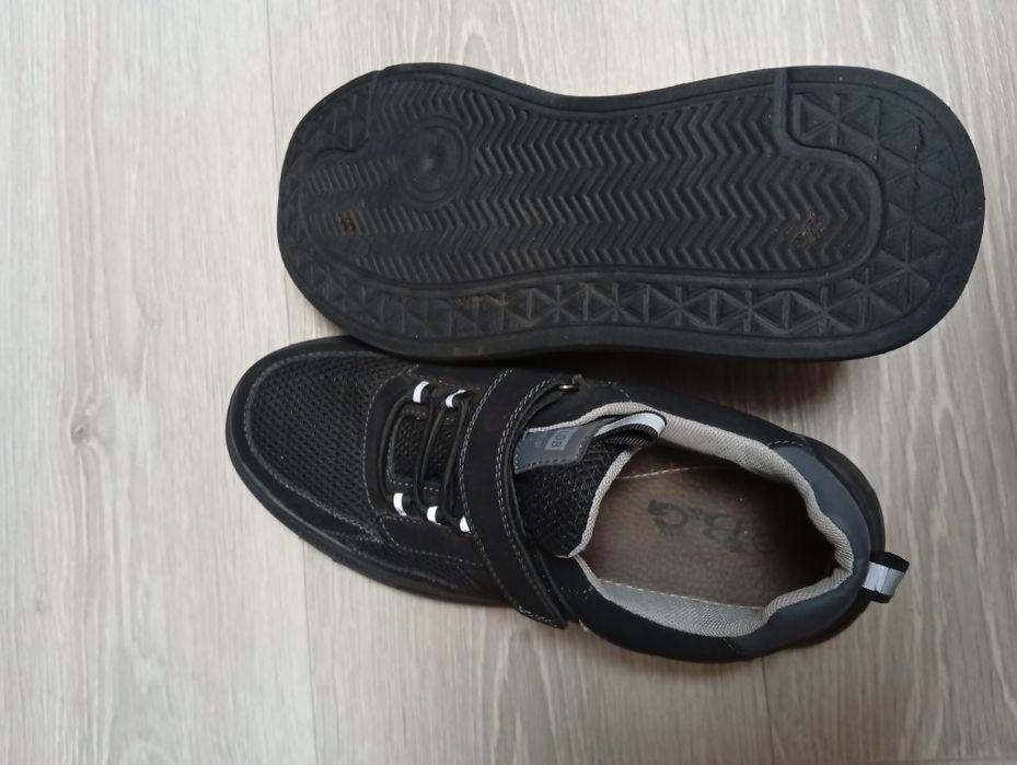 Кросівки універсальні