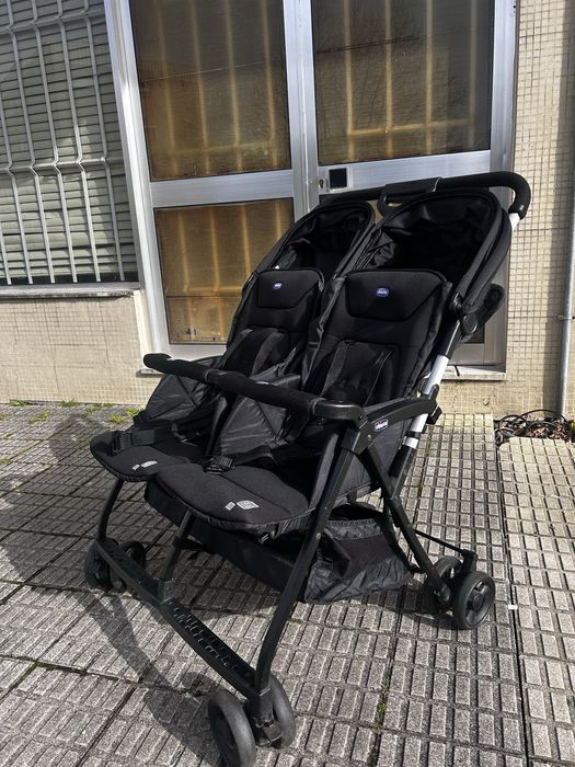 Carrinho de Bebê para Gêmeos Chicco Ohlala Twin.