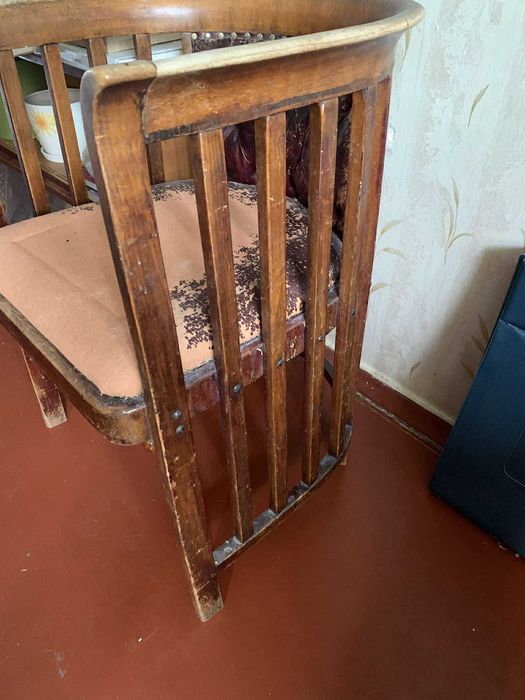 Старовинне крісло фірми Jacob & Josef Kohn (кін 19 сторіч)