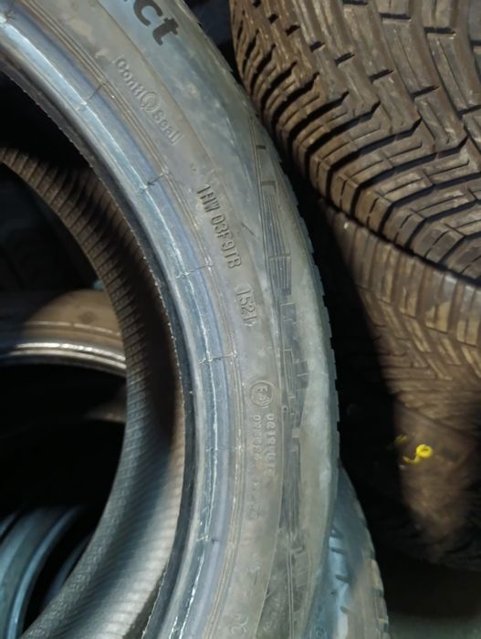Шини Всезон Continental 215/50/19 7mm 2021р.