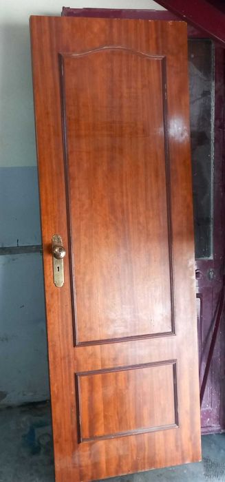 2 Portas em madeira ótimo estado