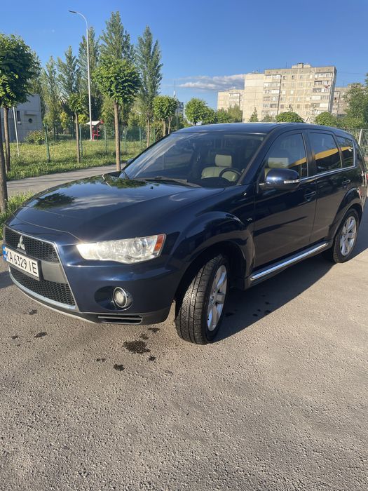 Mitsubishi Outlander XL 3.0 V6 2011p.