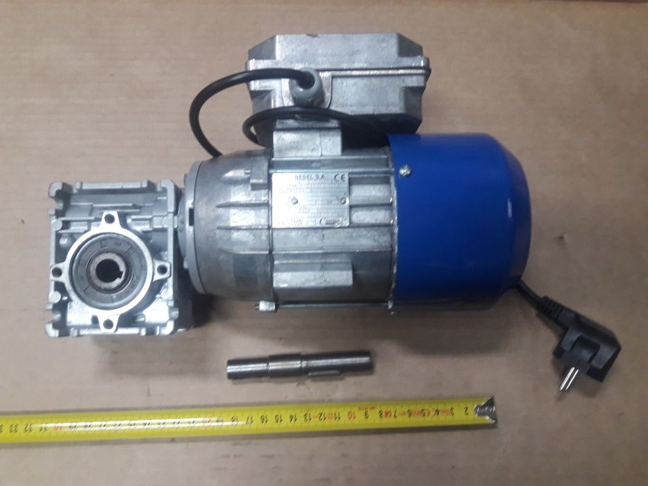Motoreduktor  jednofazowy 230v 0.18kw 44 obroty