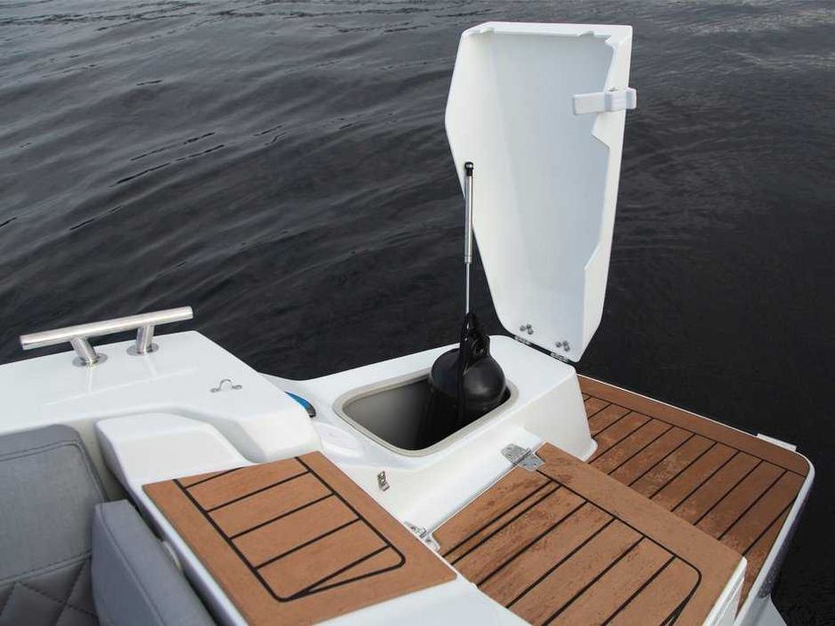 Silver Tiger DC > Łódź motorowa motorówka kabinowa