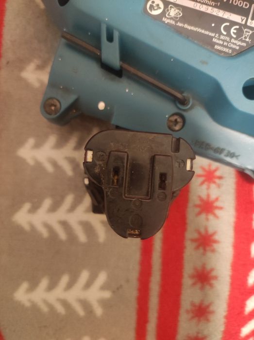 Продам лобзік Makita JV100D