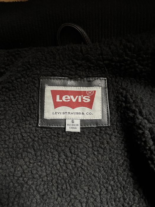 Кожанка Levis.