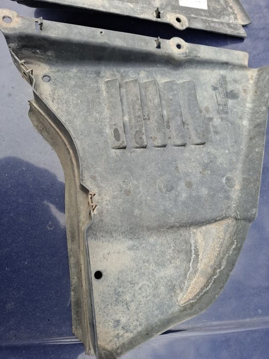 Oslona zdezaka nadkola Dolna lewa bmw e60 e61