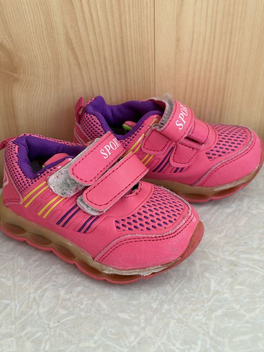 Взуття на дівчинку 21-22 розмір безкоштовно