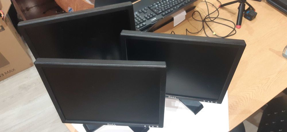 Monitor Dell de 19" VGA (2 unidades)