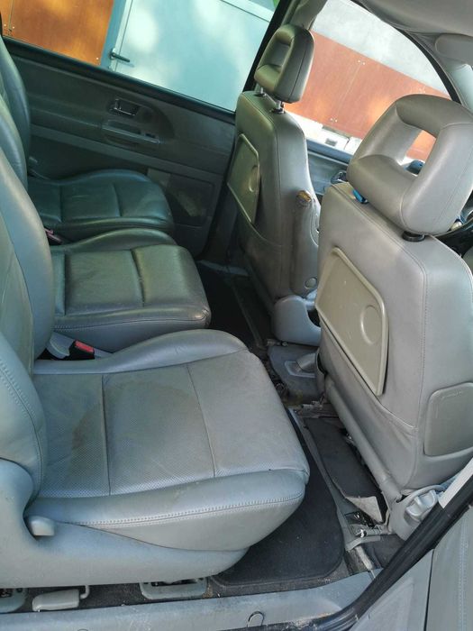 Vendo 2 carrinhas de 7 lugares