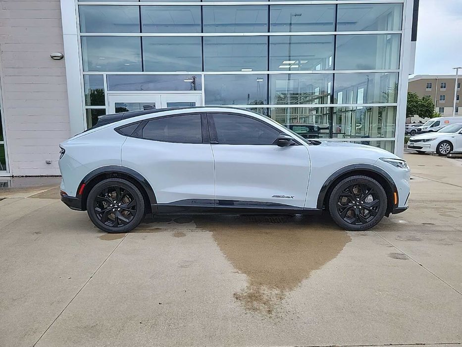 Ford Mustang Mach-E Premium      2023