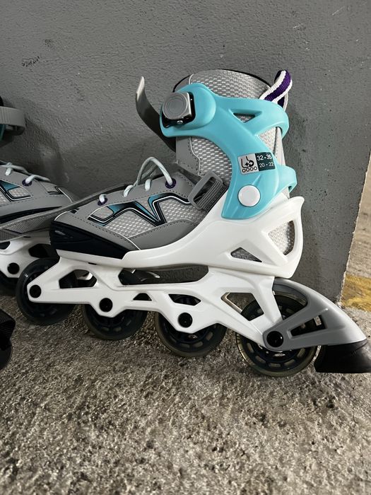 Patins em linha de crianca com capacete e proteções