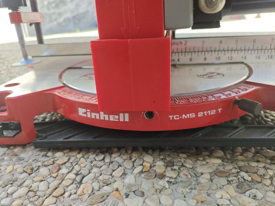 Serra Einhell TH-MS 2112T - meia esquadria com mesa superior