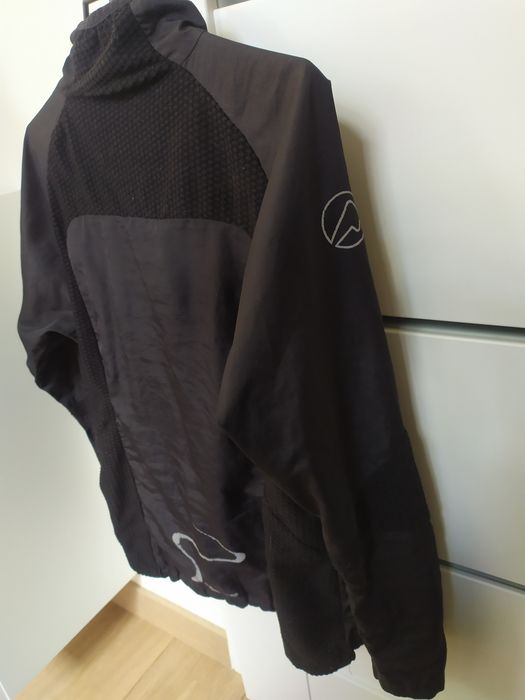 Kurtka do biegania czarna z odblaskami