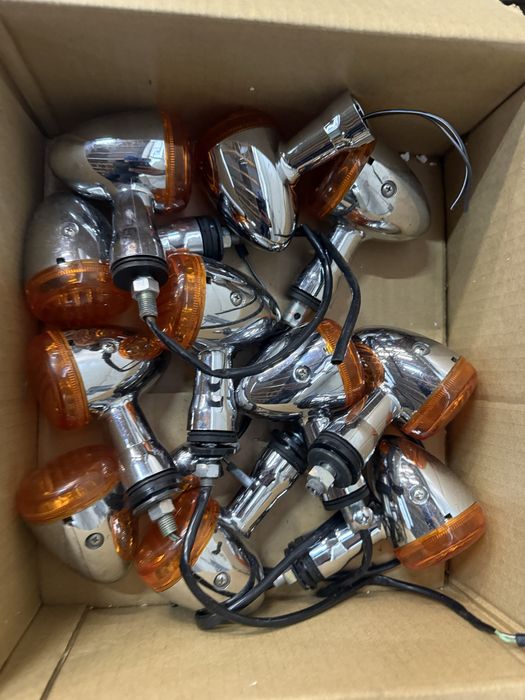 Suzuki Boulevard 1800 VZR części podnożek stopka kierunek chrom dekle