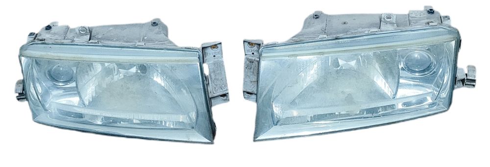 Skoda Octavia 1 - Lampy przód lewa i prawa kpl