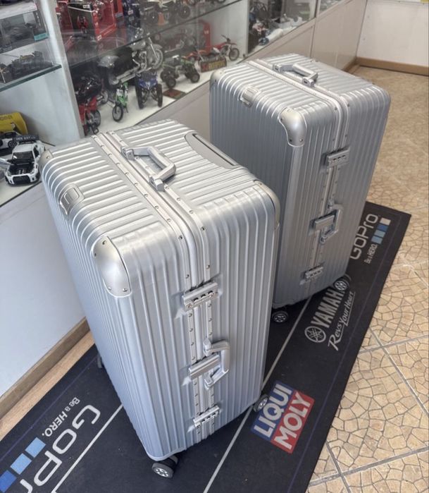 Vendo conjunto duas malas XXL (45*80*36), Impecáveis, usadas uma vez. Leves e versáteis