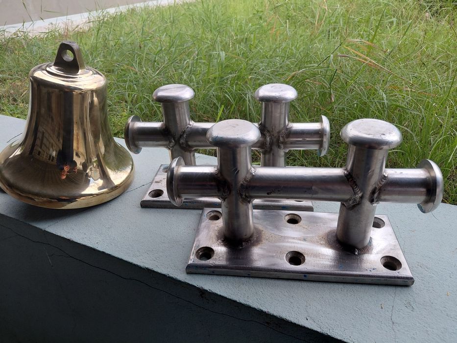 Тумбы швартовочные (кнехты)