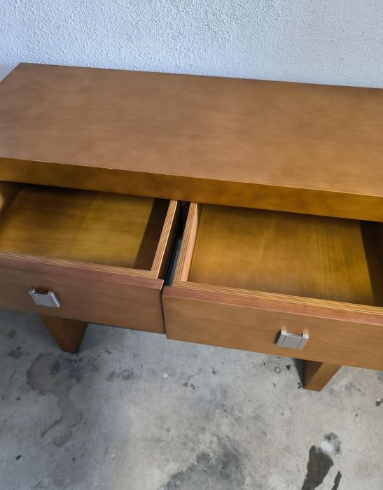 Móvel de entrada em madeira