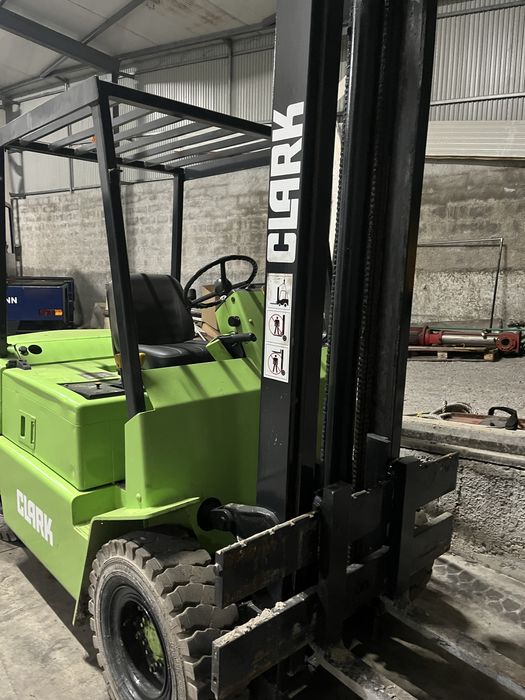 Empilhador a diesel clark