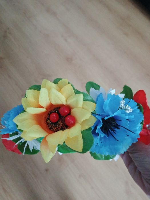 Віночок зі штучних квітів