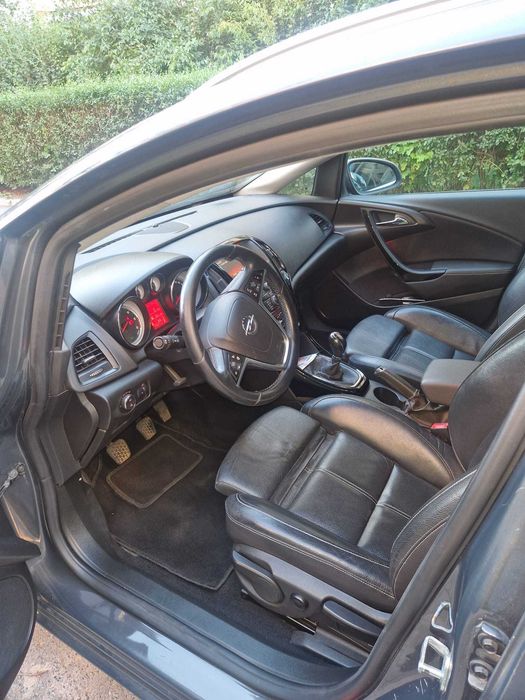 Opel Astra J 1,6 136 KM