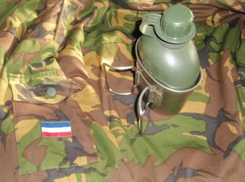Manierka Wojskowa Armia Holandia z Kubkiem ze Stali Nierdzewnej