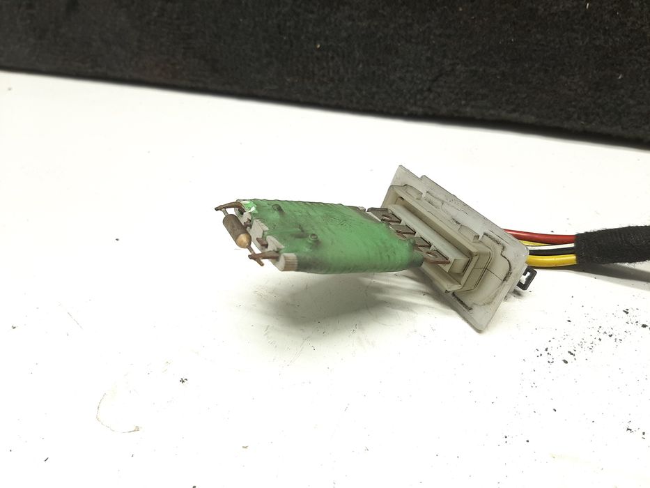 Реостат вентилятора моторчика печки Volkswagen