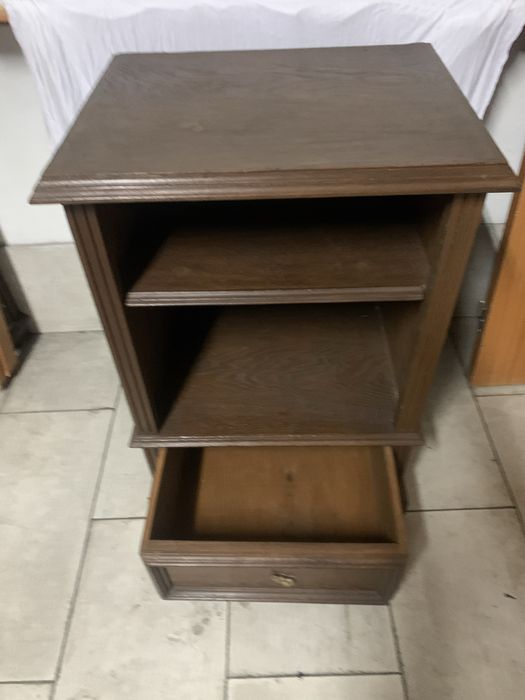 Movel de madeira com 1 gaveta