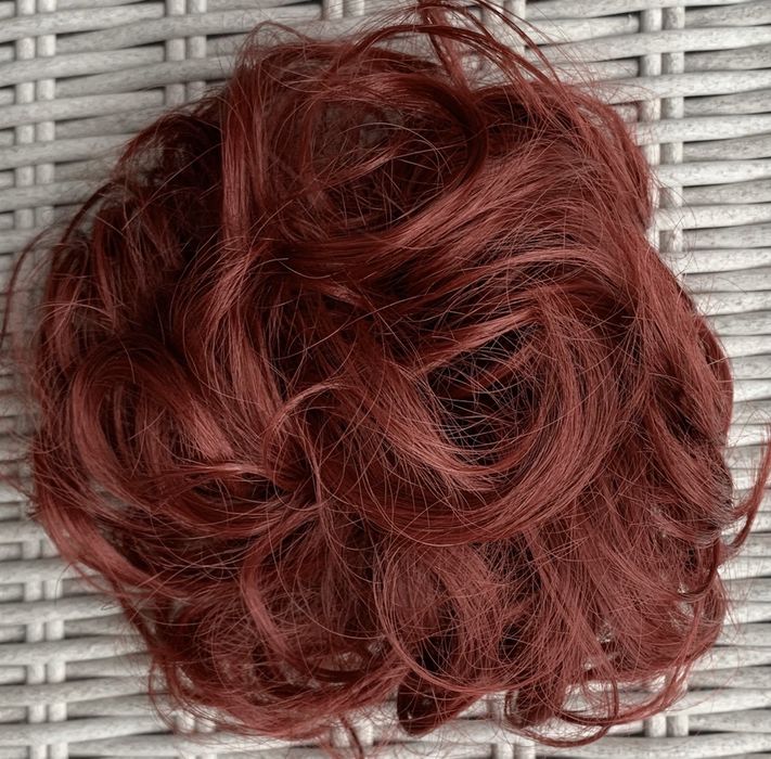 Premium Ultra włosy doczepiane, mahoń, kok na gumce 223.