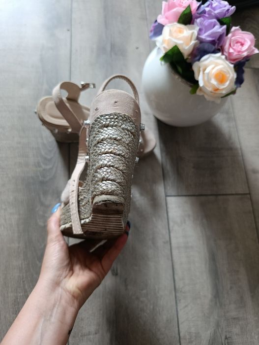 Buty na koturnie 38 na lato sandały