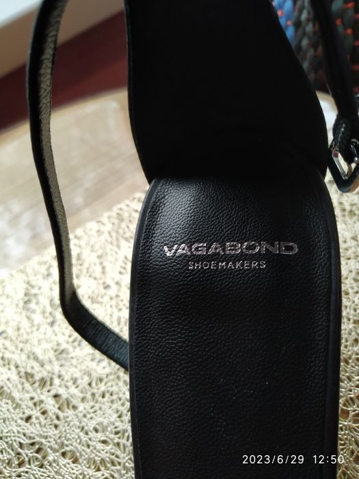 Кожаный босоножки 39 размер.