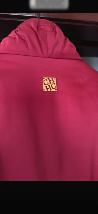 Casaco Carolina Herrera. Vermelho ( especial) muito bonito.