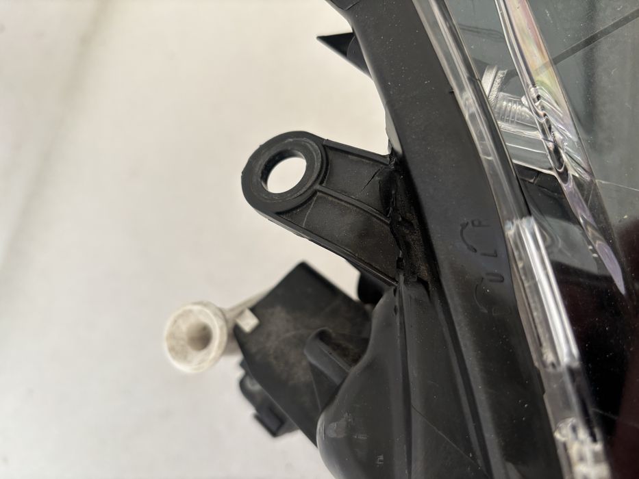 Toyota Corolla E16 13-16 lampa lewy przód lewa przednia