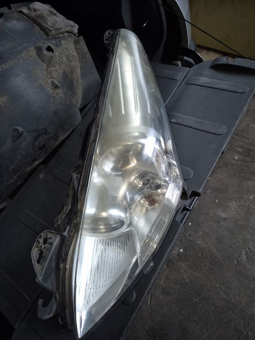 Lampa przednia lewa strona peugeot 3008 5008