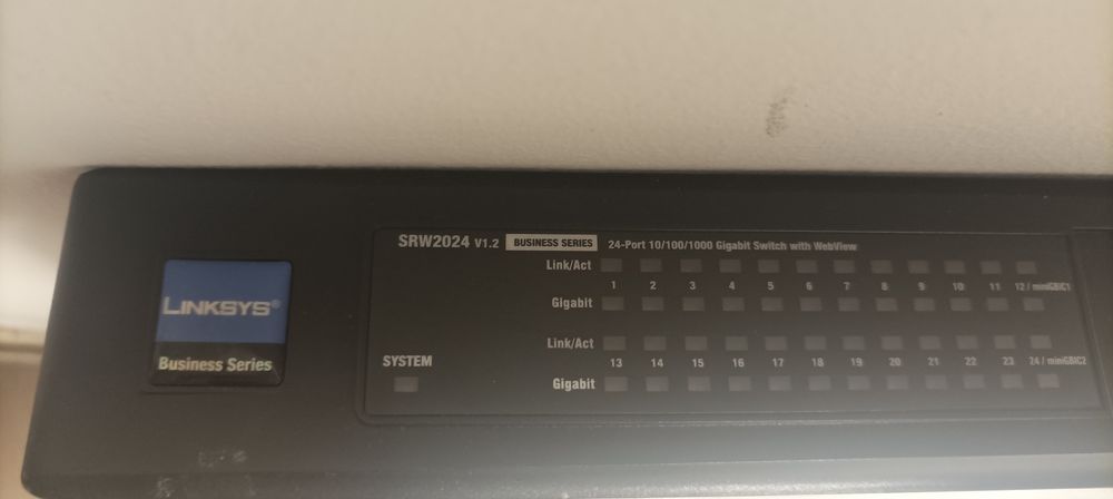 Switch Linksys SRW2024