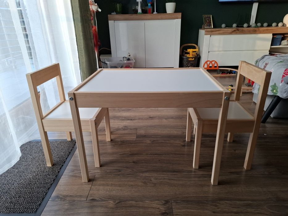Stoliczek z krzesłami IKEA