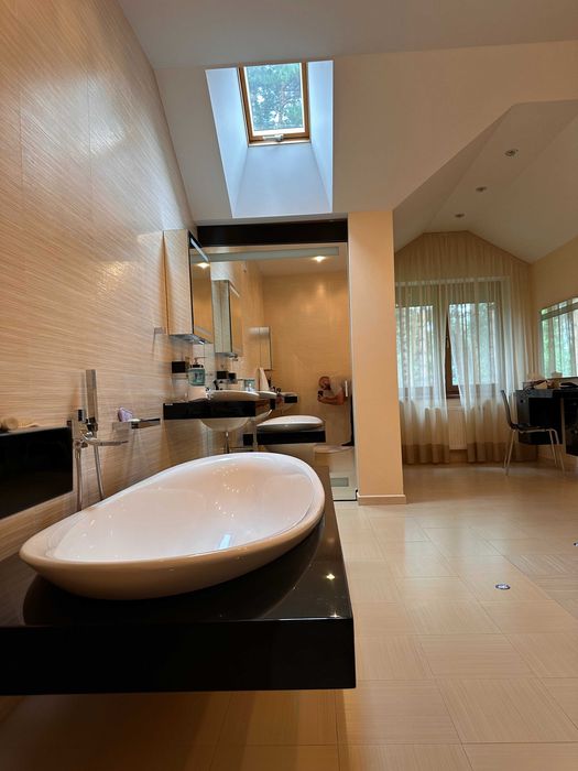 Містечко біля лісу, 45 соток, будинок 600 м2, Стоянка