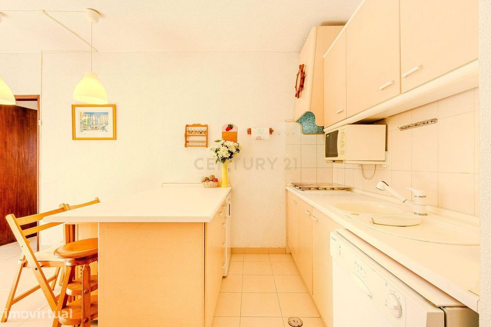 Apartamento com um quarto no centro da cidade, em condomínio fechado c