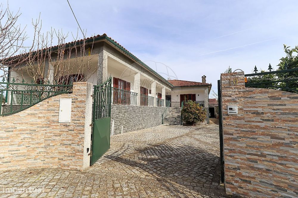 Moradia T4 para venda