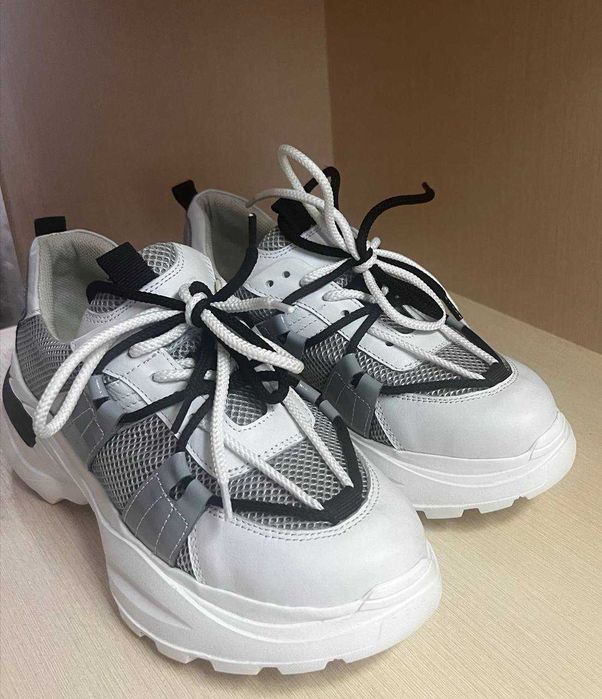 Шкіряні жіночі кросівки кеди