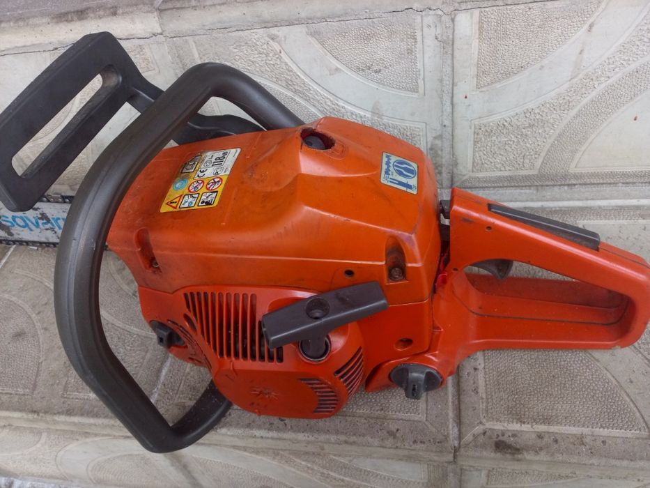 Продам бензопилу хусфарна 142