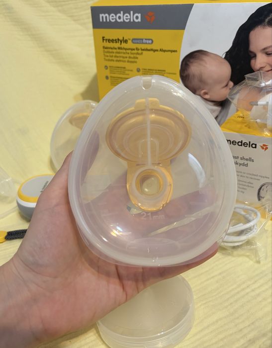 Електронний двофазний молоковідсмоктувач  Medela Freestyle Hands-Free