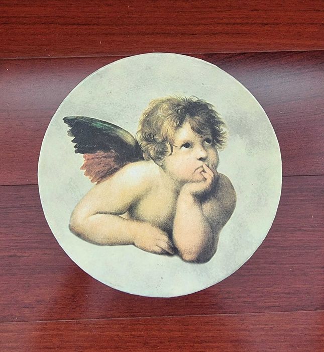 Caixa cilíndrica com padrão de anjos