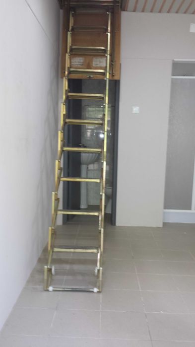 Loja em Benfica - Loja de rua com água e luz