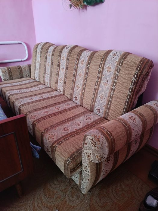 Диван в гарному стані